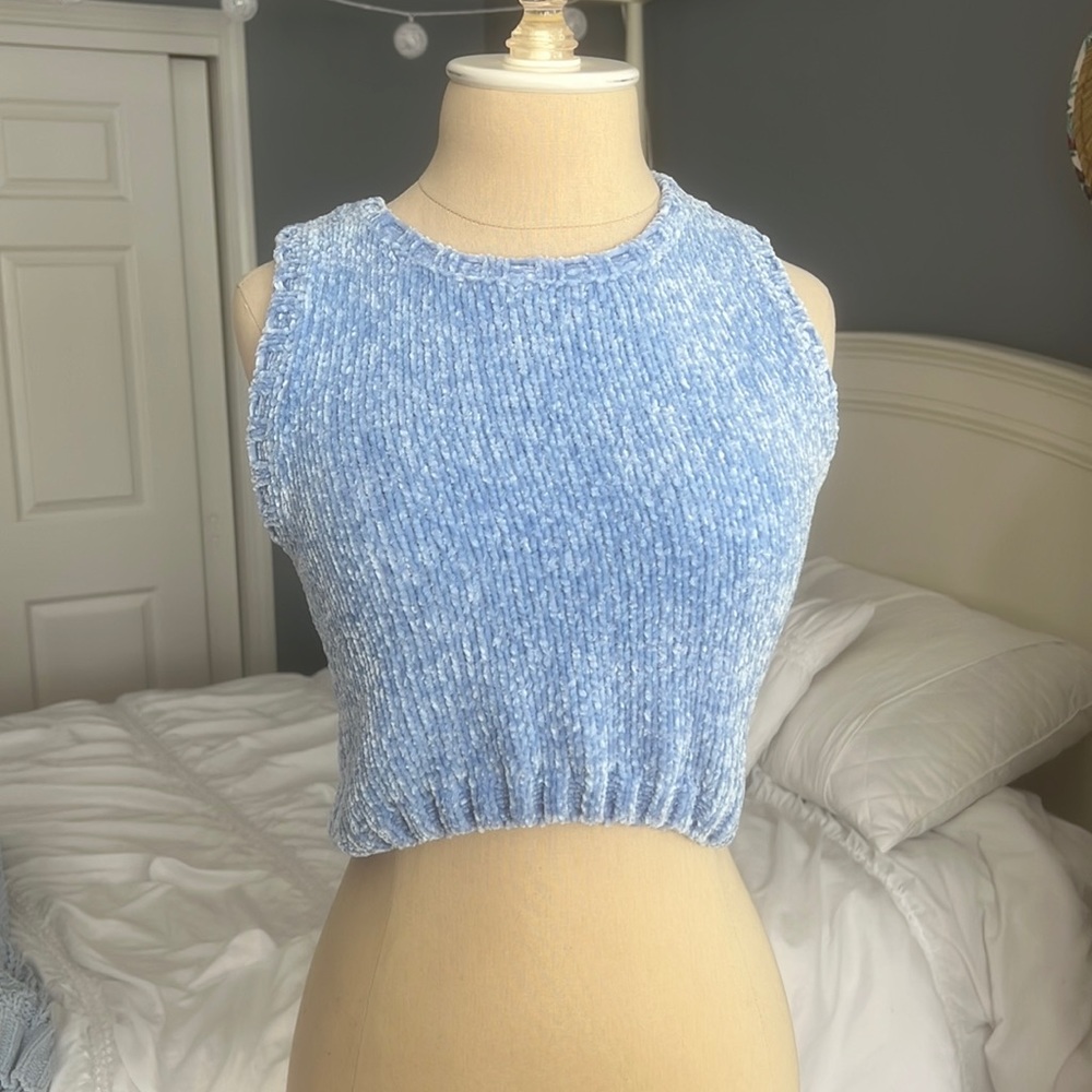 White Fox cropped sweater tank
